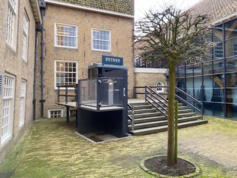 Hefplateau H-3000 Domilift bovenste stopplaats (Enkhuizen)