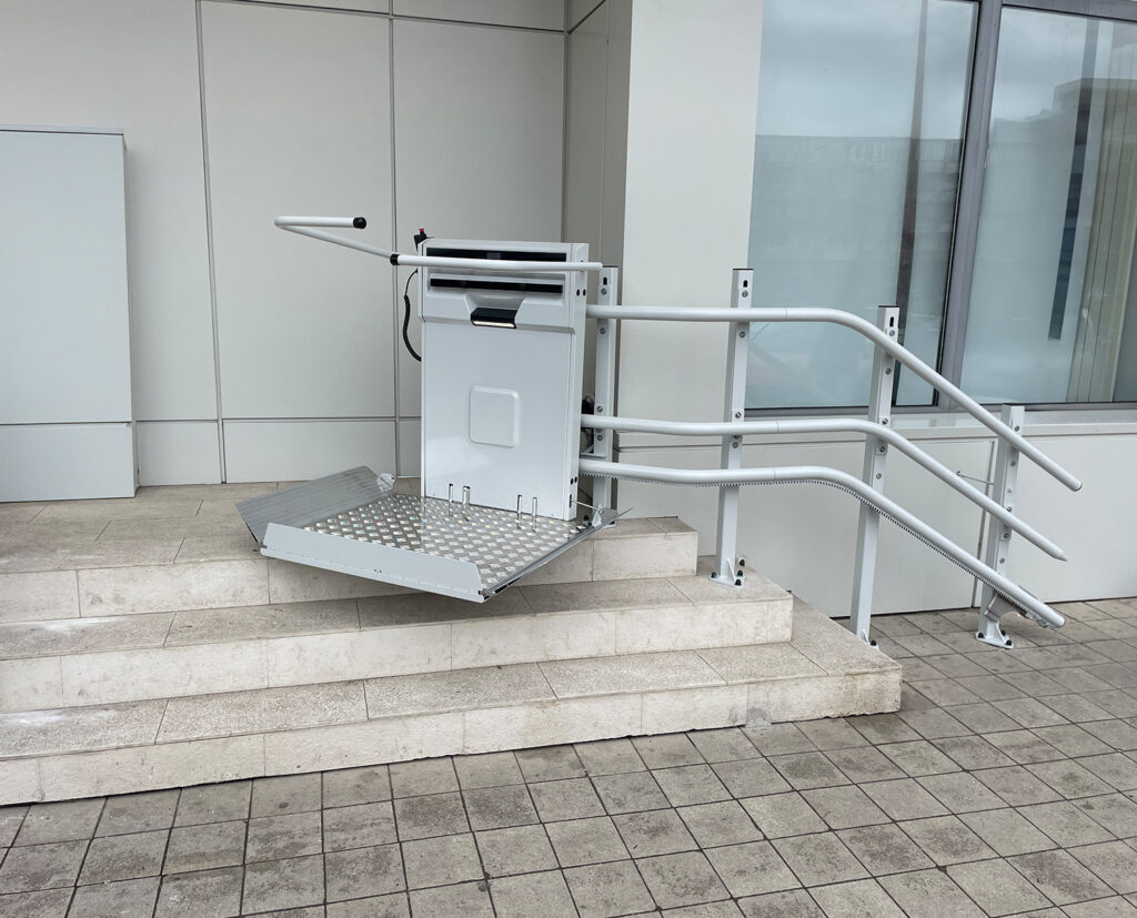 Plateaulift voor trappen met bochten