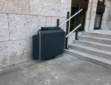Plateaulift voor de trap, de meest compacte trap-plateaulift