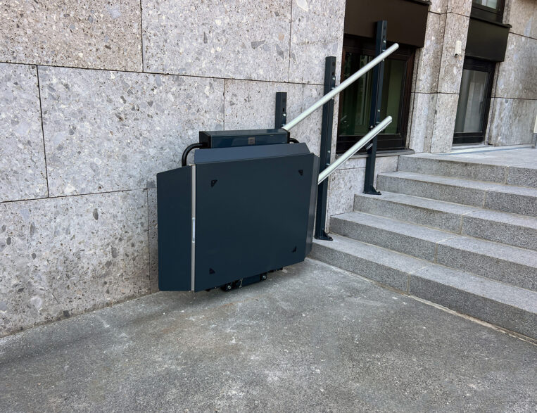 Plateaulift voor de trap, de meest compacte trap-plateaulift