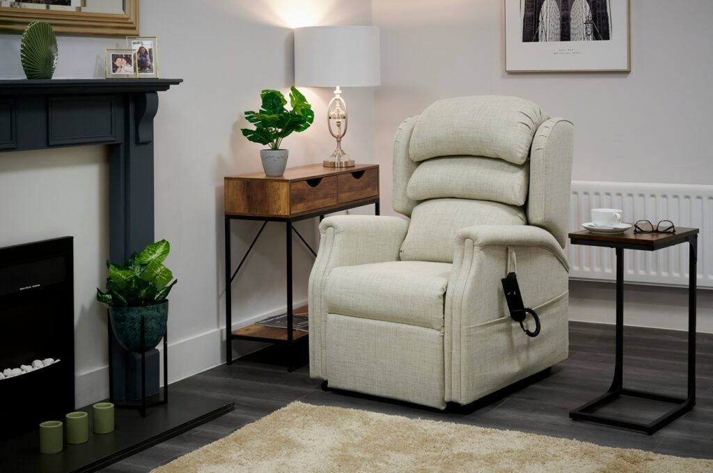 Sta op stoel model TRIO, op maat gemaakte relax fauteuil met sta-op functie