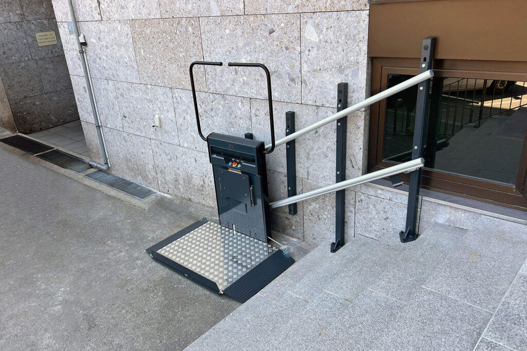 Plateaulift voor buiten, rolstoellift voor trappen en bordessen